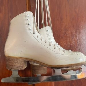 GAM Figure Skates
